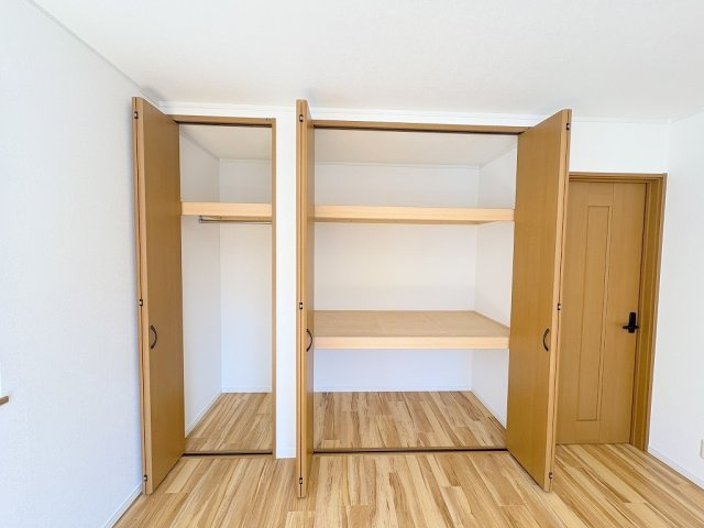 三郷市早稲田7丁目　中古戸建の収納|収納充実な洋室