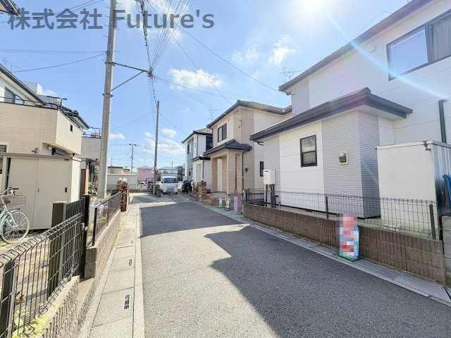三郷市早稲田7丁目　中古戸建の前面道路含む現地写真|前面道路含む現地写真です。
