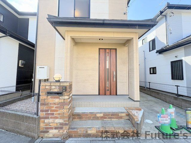 三郷市早稲田7丁目　中古戸建のエントランス|玄関アプローチ