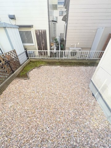 三郷市早稲田7丁目　中古戸建の庭|南側にお庭付き