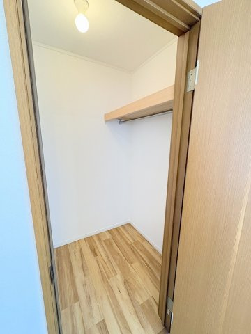 三郷市早稲田7丁目　中古戸建の収納|たっぷり収納できるウォークインクローゼット