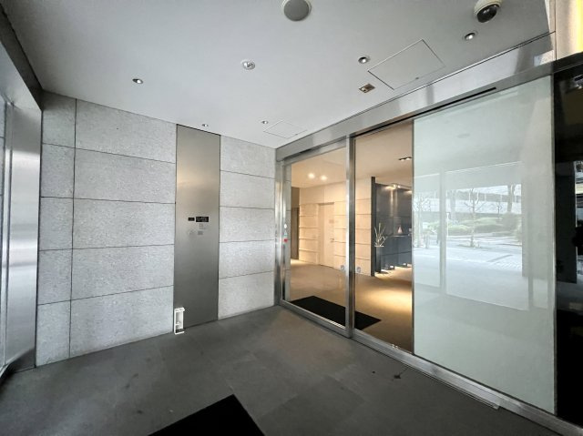 レグノグランデ一番町タワーのエントランス