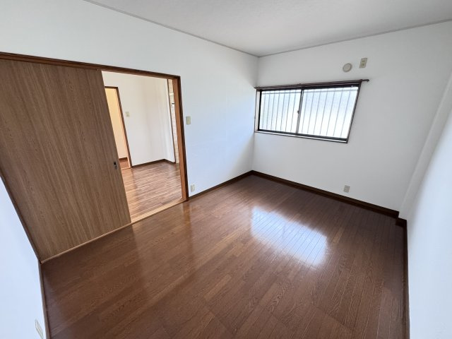 サンハイツ古城の洋室