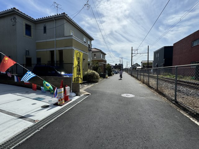 流山市平和台2丁目新築戸建【流山小学校：5分】の前面道路含む現地写真|西側前面道路