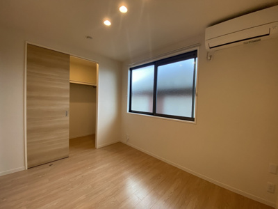 【洋室】 | ミレーニア東山田【SHM】 | 玄関側にある洋室5帖のお部屋です☆子供部屋や書斎・寝室など多用途に使えそうなお部屋です♪