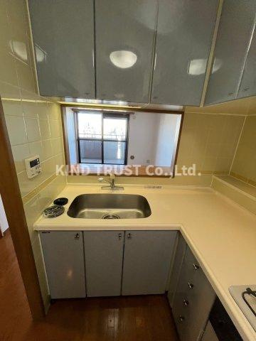 ライオンズマンション北梅田のキッチン|コンパクトなキッチンで掃除もラクラク