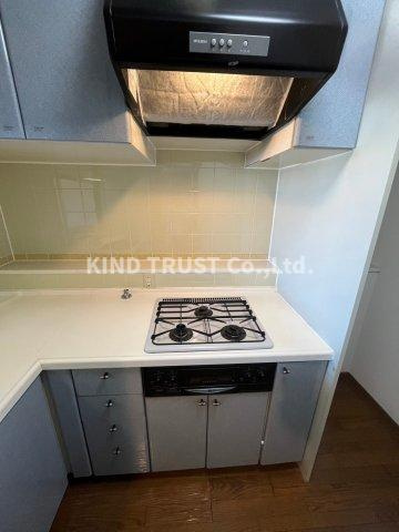 ライオンズマンション北梅田のキッチン|コンパクトなキッチンで掃除もラクラク