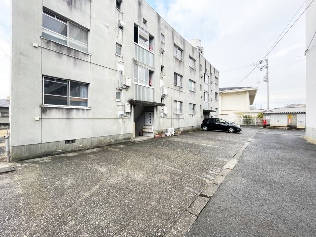 服部ビル　B棟の駐車場