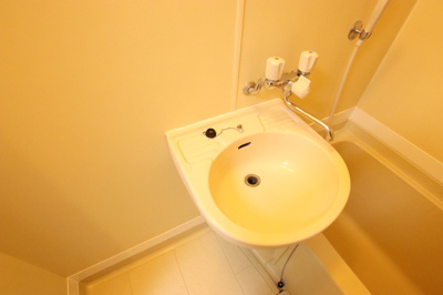 浴室には洗面台付き★