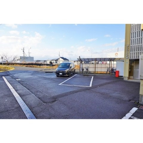 サンロード戸﨑の駐車場
