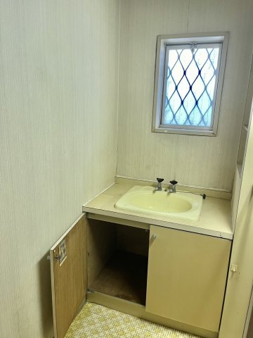 貝塚市清児建物付土地の独立洗面台