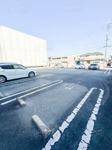 ユニヴァリィ　ルミナスの駐車場|駐車スペースもあります☆