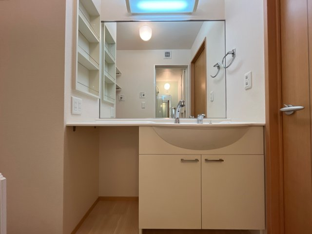 ルミエ広畑本町の洗面所