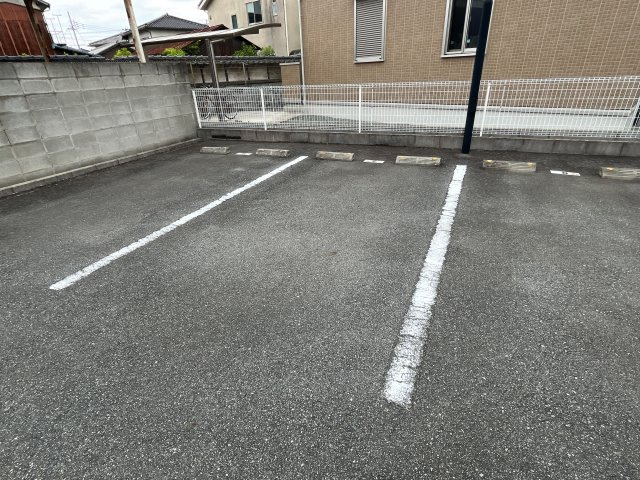 ルミエ広畑本町の駐車場