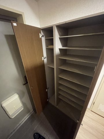 昭島市美堀町２丁目の賃貸マンションの収納