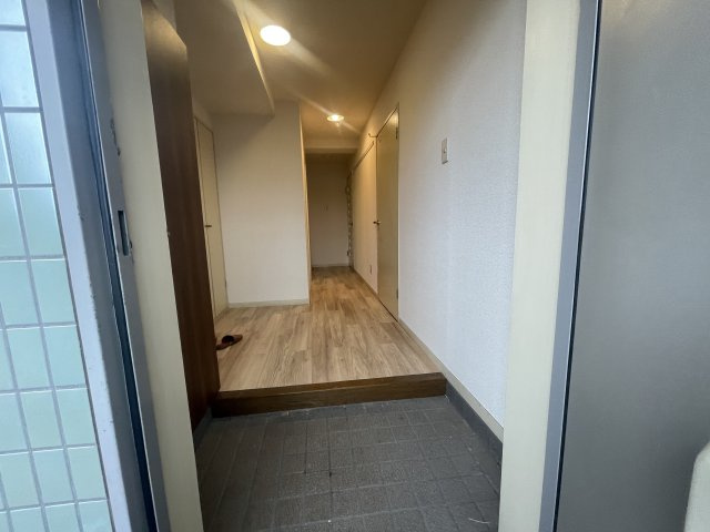 昭島市美堀町２丁目の賃貸マンションの玄関