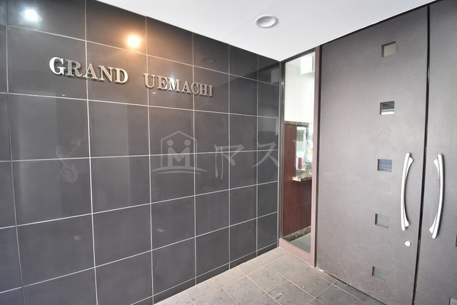 グランド上町のエントランス