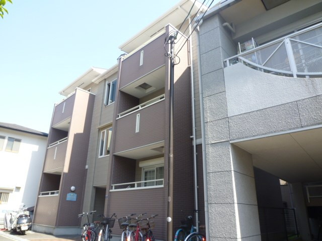 神戸市中央区下山手通８丁目のアパートの外観