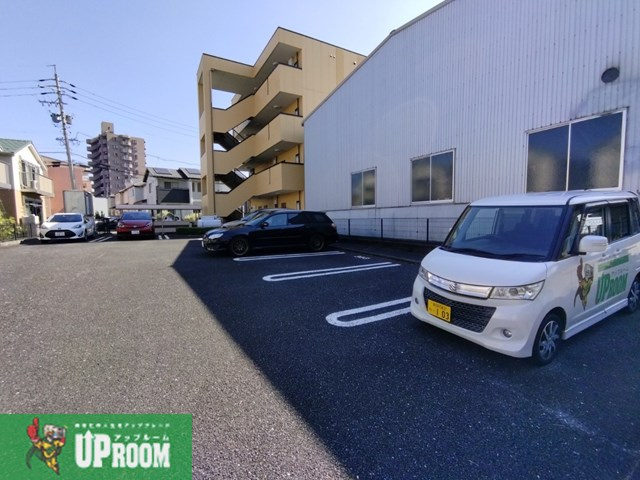 ヘンテブローテの駐車場