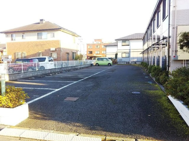 レオパレス観音台の駐車場