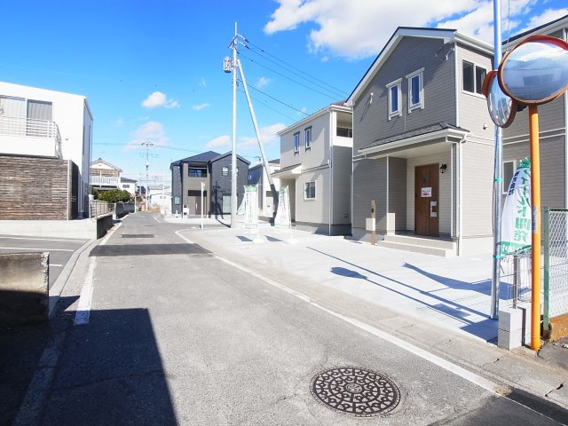新築　高崎市下小鳥町2期　HeartfulTown　2号棟の前面道路含む現地写真|西側接道幅員約4.2ｍ　
