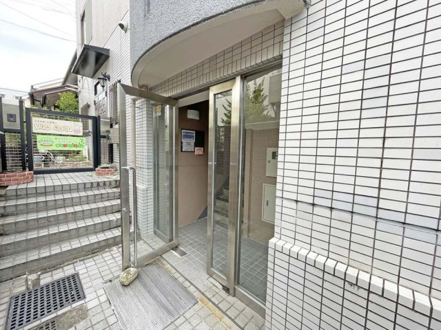 ラピーヌⅡのエントランス