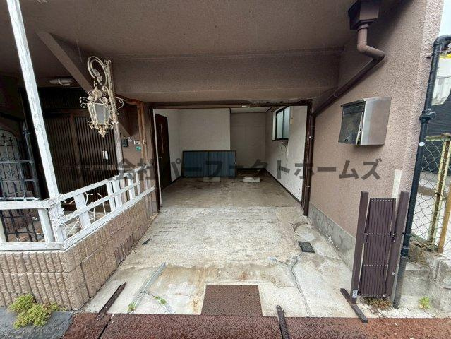 長尾家具町4丁目戸建　賃貸の駐車場|駐車場に車を止められます