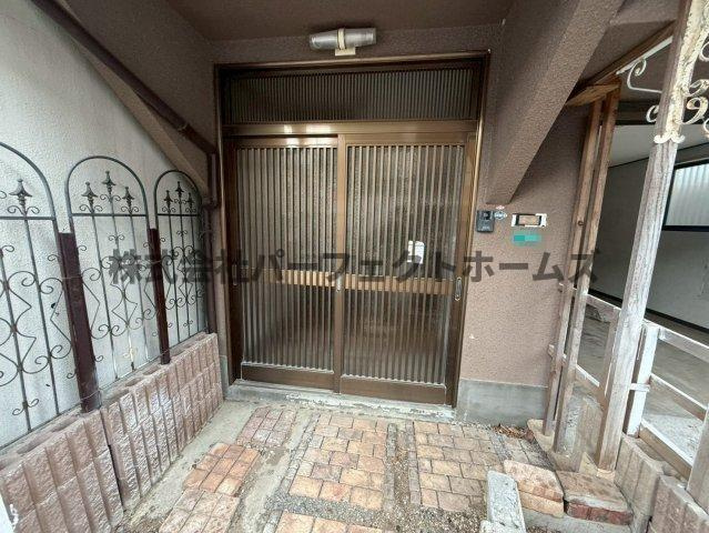 長尾家具町4丁目戸建　賃貸のエントランス|建物の内部です