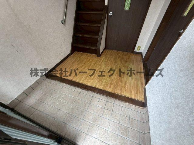 長尾家具町4丁目戸建　賃貸の玄関|収納もある玄関です