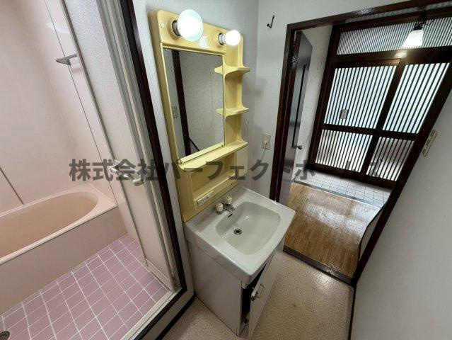 長尾家具町4丁目戸建　賃貸の独立洗面台|独立洗面台、朝の身支度には欠かせません