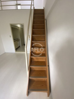 【寝室】 | シャンテジョイフル | シャンテジョイフル　階段