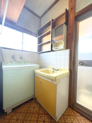 高島市マキノ町知内中古戸建の独立洗面台