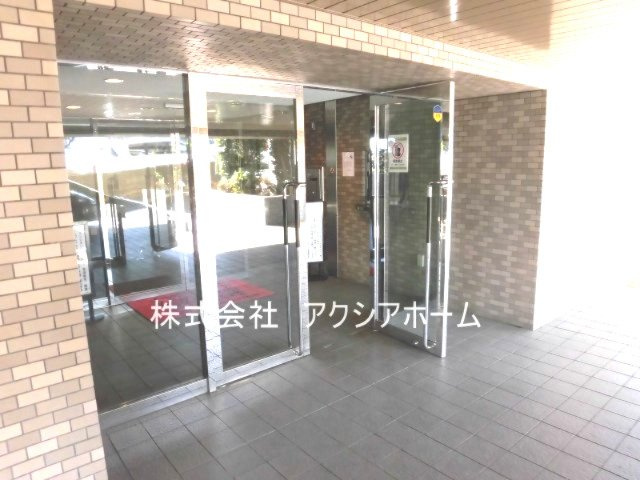 ライオンズマンション入間のエントランス