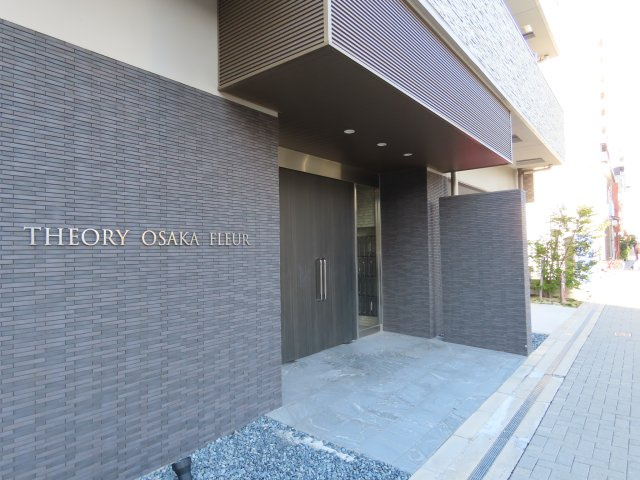 セオリー大阪フルールのエントランス