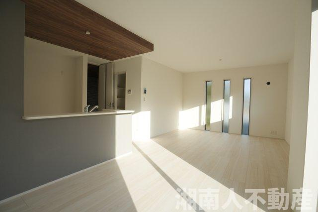 藤沢市辻堂太平台１丁目新築戸建の居間・リビング|おしゃれな居間です