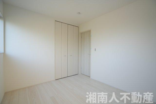 藤沢市辻堂太平台１丁目新築戸建の洋室|落ち着いた色調の洋室です