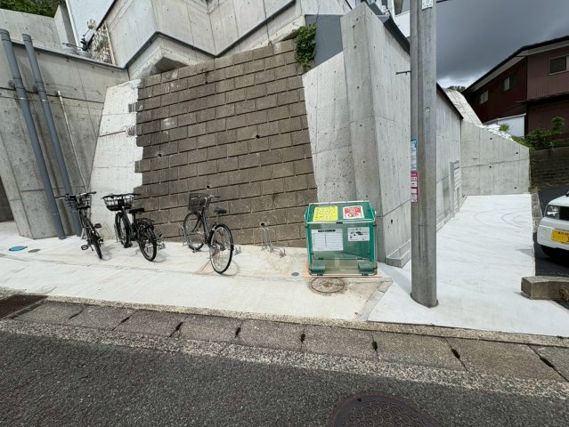 【その他共用部分】 | ベルビュー西谷 | 駐輪場・ゴミ置き場