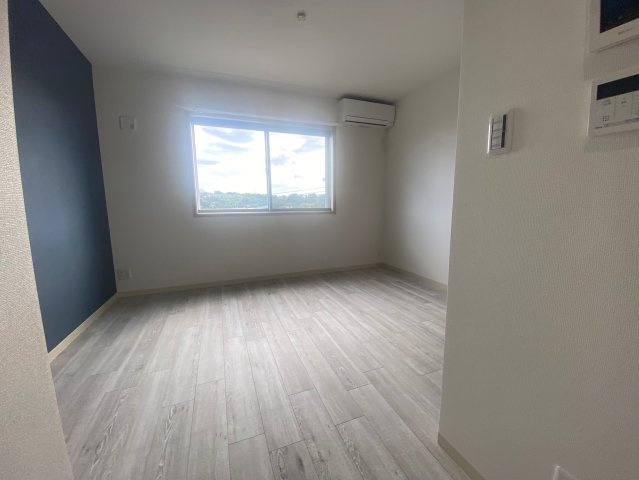 【洋室】 | ベルビュー西谷 | 外観同様グレー×ホワイトの内装