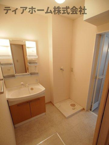 ヒールクリークMイーストの洗面所|広い洗面スペース