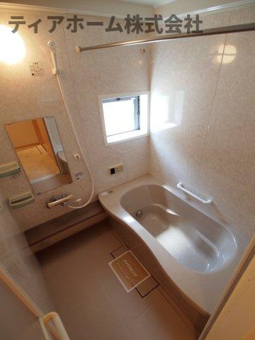 ヒールクリークMイーストの浴室|コンパクトで使いやすいお風呂です