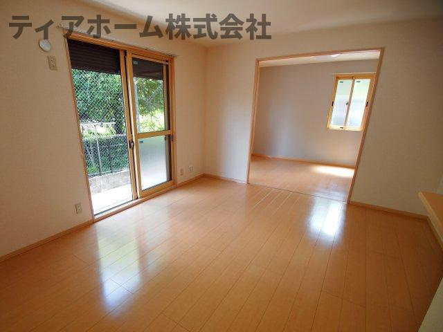 ヒールクリークMイーストの居間・リビング|ゆったり過ごせる居間です