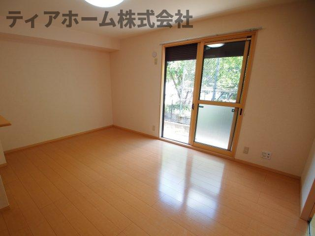 ヒールクリークMイーストの居間・リビング|ゆったりとした居間です