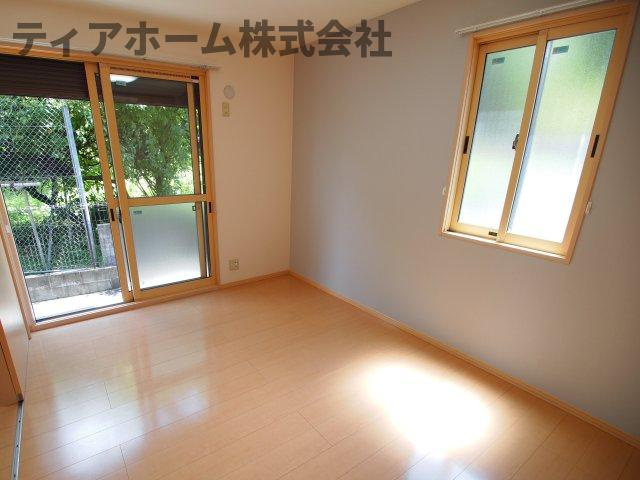 ヒールクリークMイーストの洋室|ゆったりした洋室です