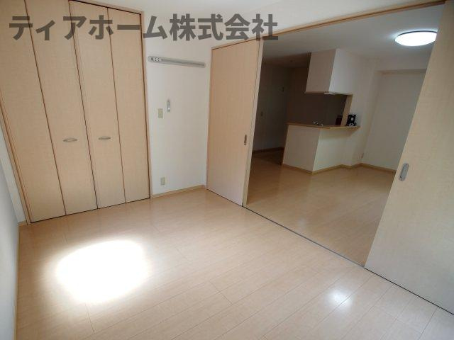 ヒールクリークMイーストの洋室|明るい洋室です