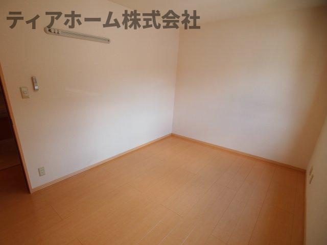 ヒールクリークMイーストの洋室|明るい洋室です