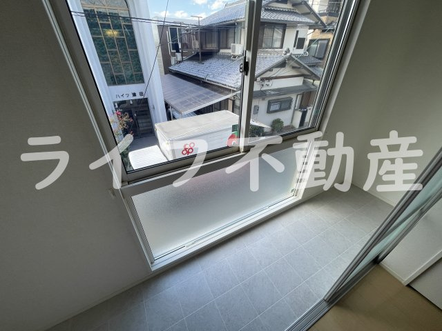 テェルツォラナのバルコニー|外からの目が気にならないバルコニーで洗濯物が干せます