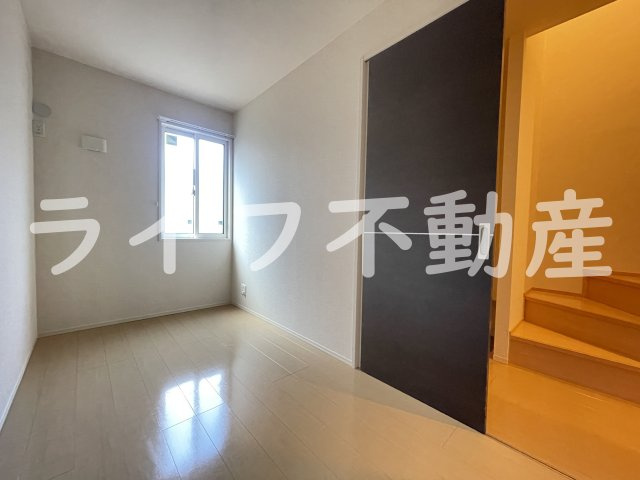 テェルツォラナの洋室|落ち着いた色調の洋室です