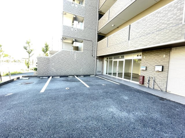 山田ビル鳴海の駐車場