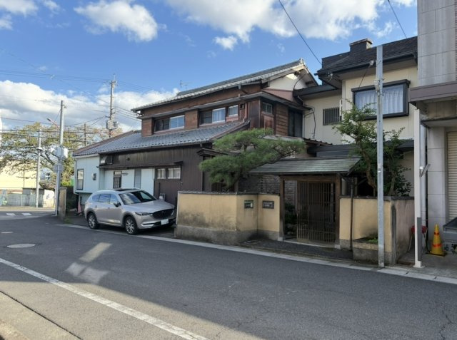 大津市見世　売土地の前面道路含む現地写真