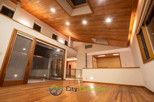 鎌倉市七里ガ浜東　大型デザイナーズ住宅の外観
